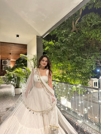 Hans White Lehnga