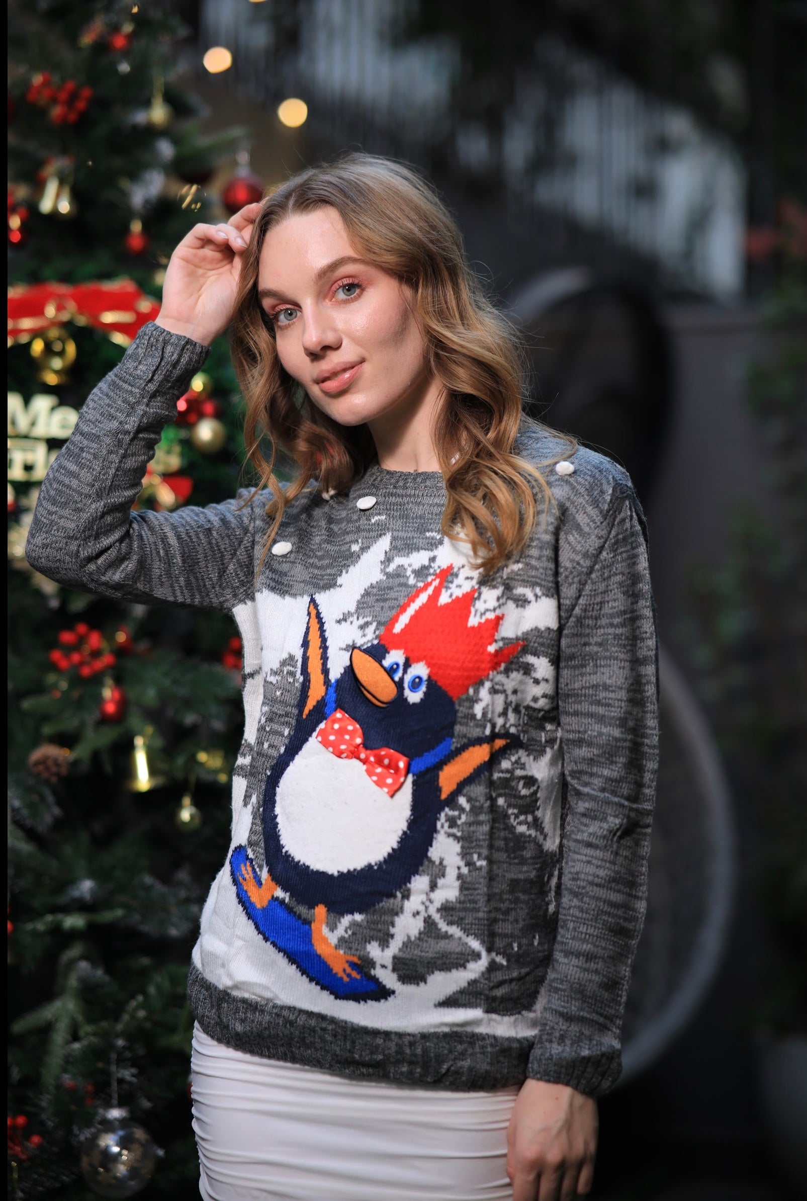 Imagine by Shiwali oversized king penguin sweater in size M, featuring a cozy knit with penguin graphic design.