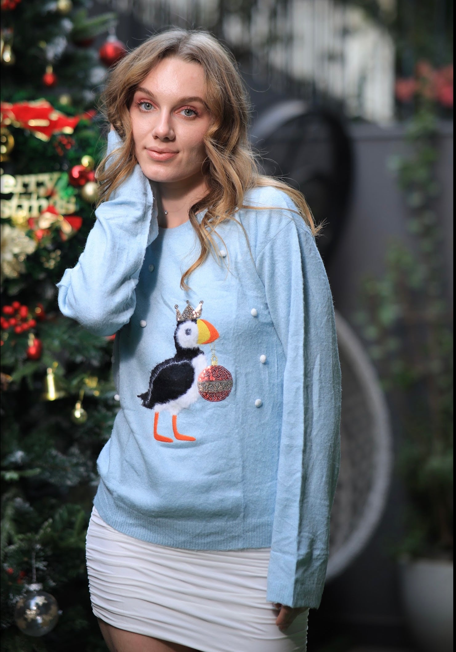 Imagine By Shiwali oversized Queen Bird sweater in size M, featuring a detailed bird design on soft knit fabric.