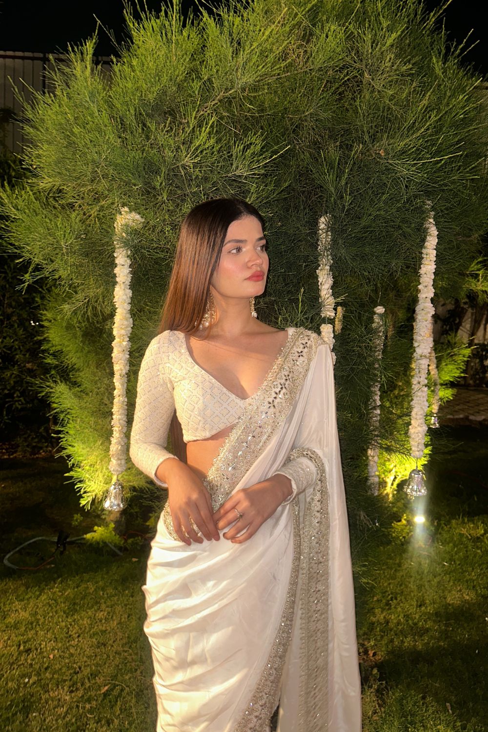 White Maastani Mulmul Saree by Imagine By Shiwali, lightweight and pure cotton, displayed without blouse.