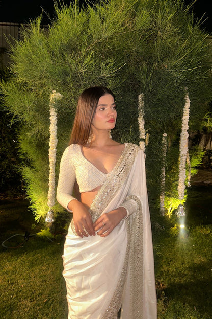 White Maastani Mulmul Saree by Imagine By Shiwali, lightweight and pure cotton, displayed without blouse.