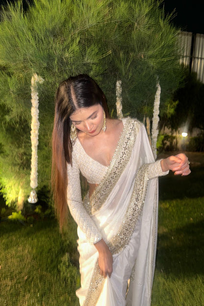 White Maastani Mulmul saree by Imagine by Shiwali, showcasing lightweight, pure mulmul fabric without blouse.