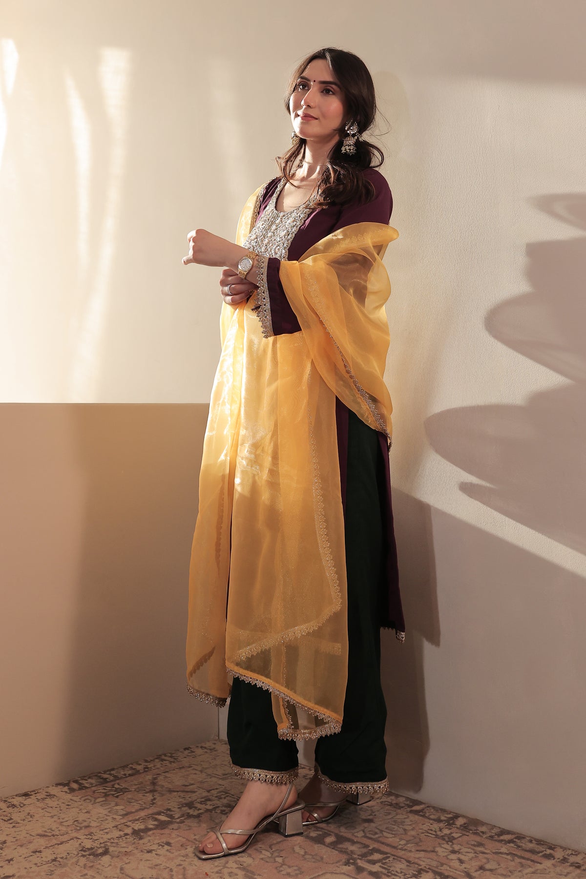 About Taara 3 colour straight suit